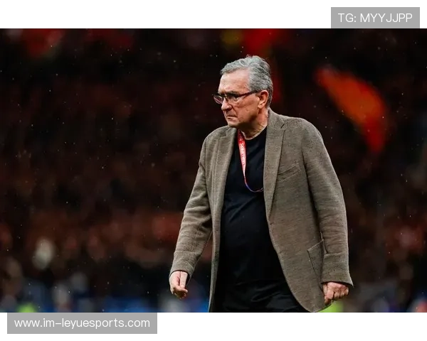 足球乌龙球王：失误中的英雄瞬间