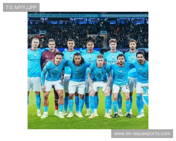 足球球星亲自挑战足球游戏：虚拟赛场上谁能胜出争夺冠军荣耀